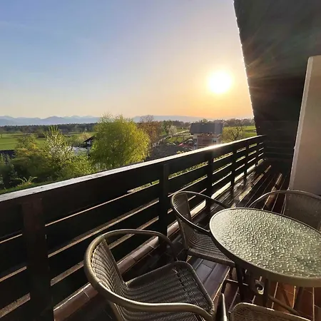 Two Bedroom With Balcony And Mountain View * 普雷德沃尔