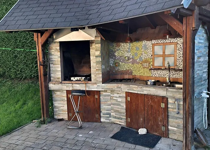 Two Bedroom With Balcony And Mountain View פרדבור