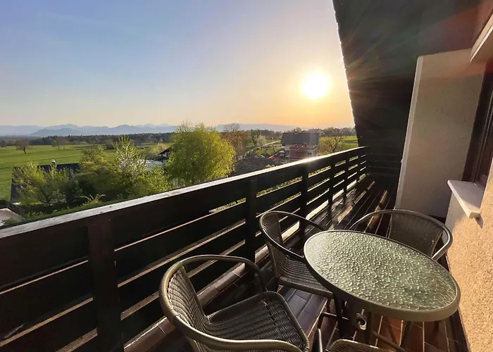 Two Bedroom With Balcony And Mountain View * פרדבור