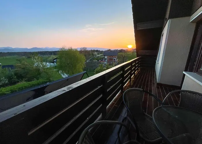 Two Bedroom With Balcony And Mountain View * פרדבור