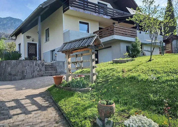 Two Bedroom With Balcony And Mountain View Апартаменты *