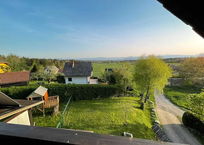 דירה Two Bedroom With Balcony And Mountain View