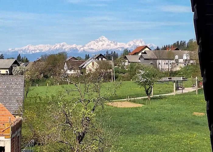 דירה Two Bedroom With Balcony And Mountain View